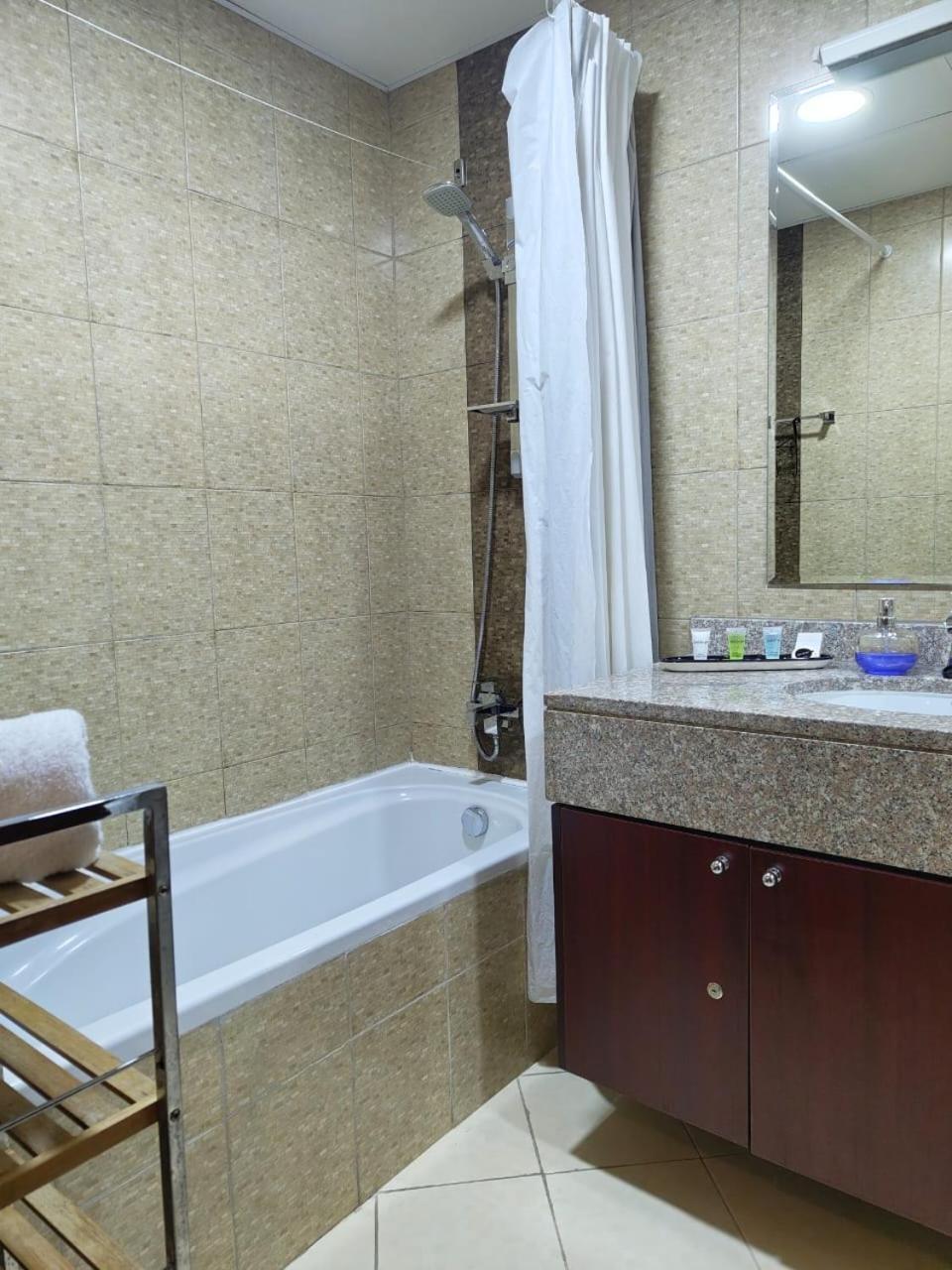 Studio In The Heart Of Sports City -Great View & Amenities! Dubai Ngoại thất bức ảnh